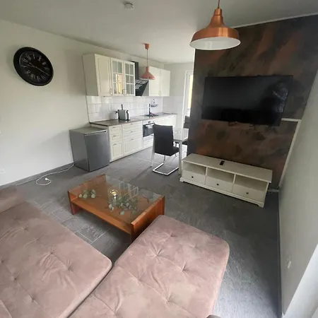 Helle Und Gemuetliche Neubauwohnung In Luestringen *